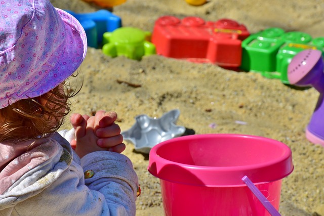 holčička na pískovišti